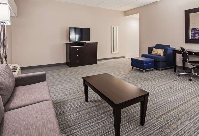 هتل Best Western Plus Wilkes Barrescranton Airport