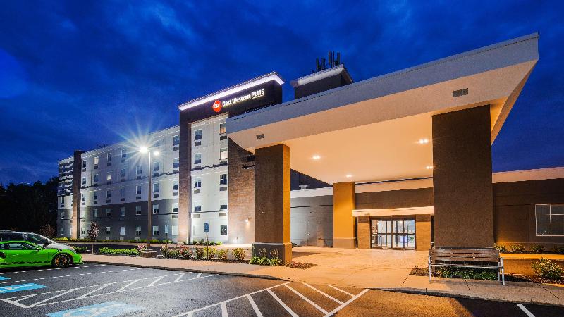 ホテル Best Western Plus Wilkes Barrescranton Airport