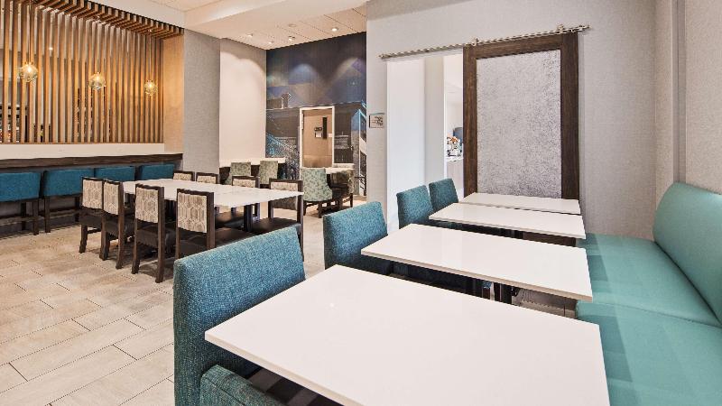 هتل Best Western Plus Wilkes Barrescranton Airport