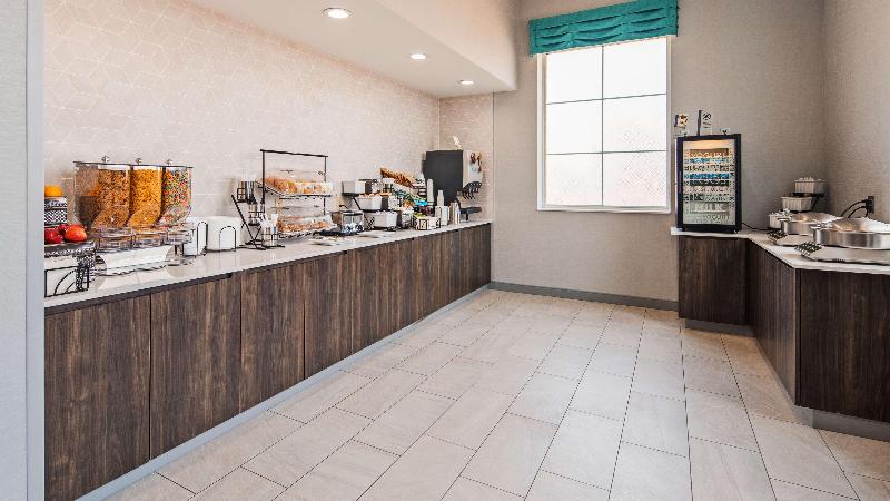 هتل Best Western Plus Wilkes Barrescranton Airport