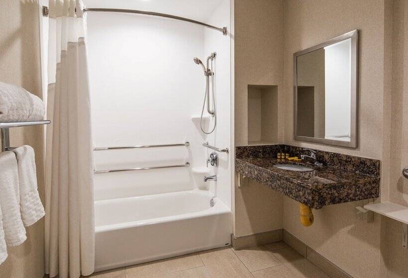 هتل Best Western Plus Wilkes Barrescranton Airport