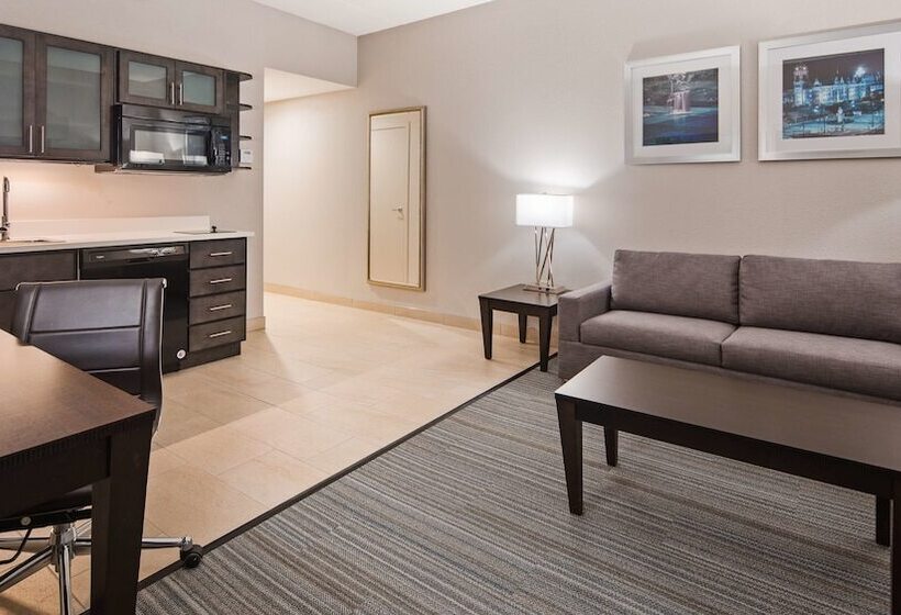 هتل Best Western Plus Wilkes Barrescranton Airport