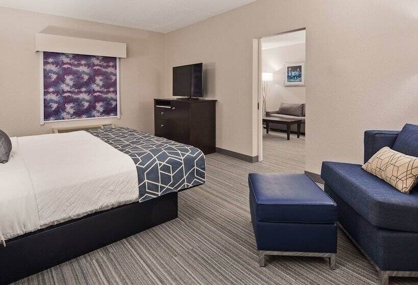 هتل Best Western Plus Wilkes Barrescranton Airport