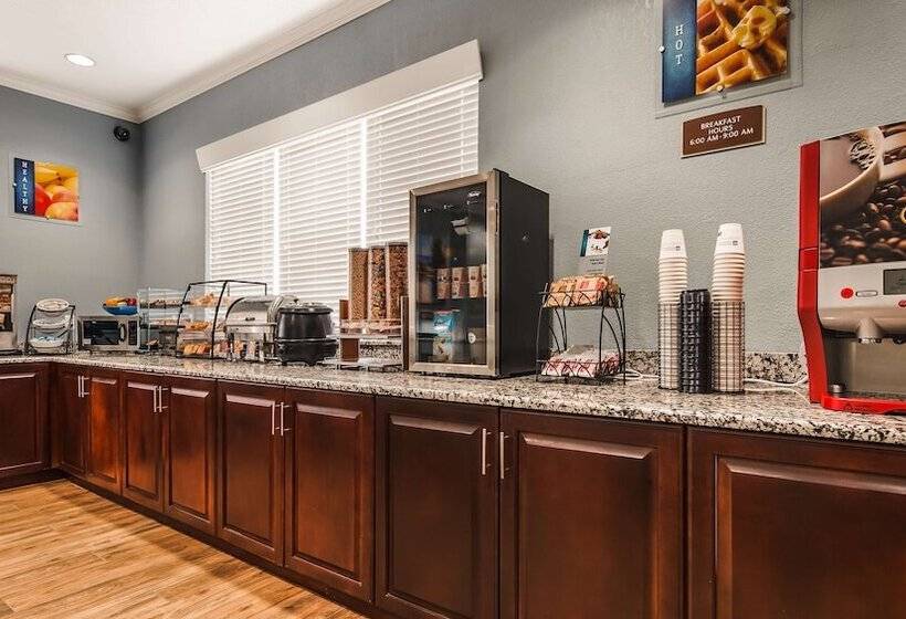 فندق Best Western Teal Lake Inn