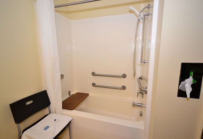 فندق Best Western Teal Lake Inn