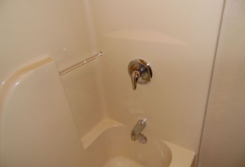 فندق Best Western Teal Lake Inn