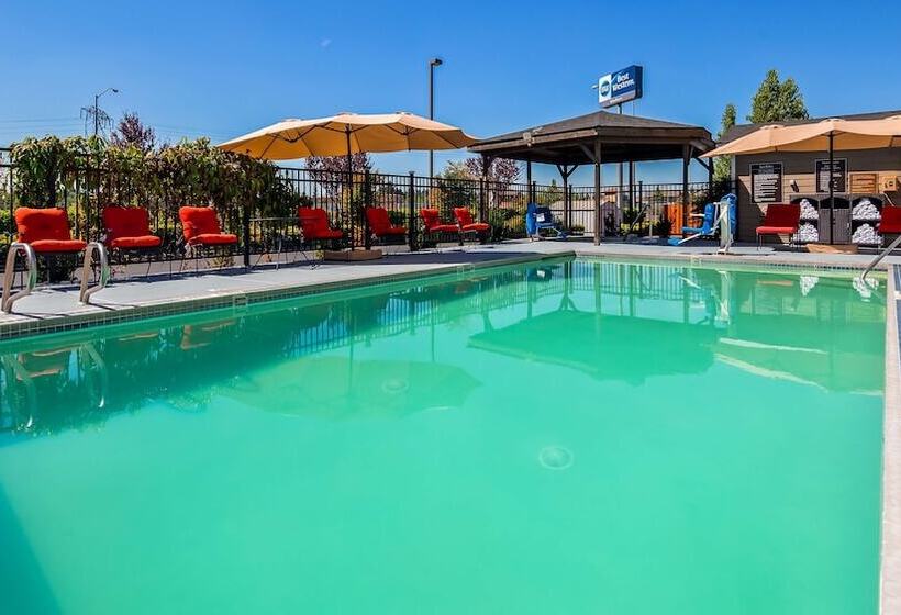 فندق Best Western Woodburn Inn