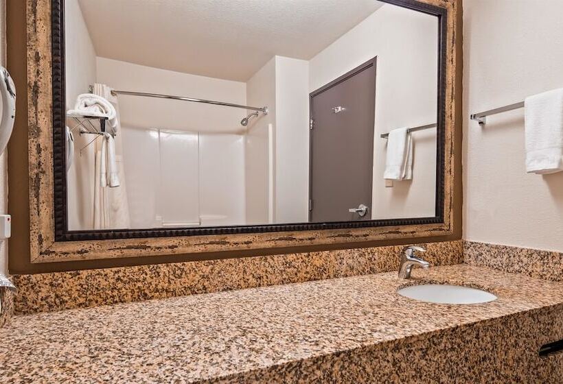 فندق Best Western Woodburn Inn