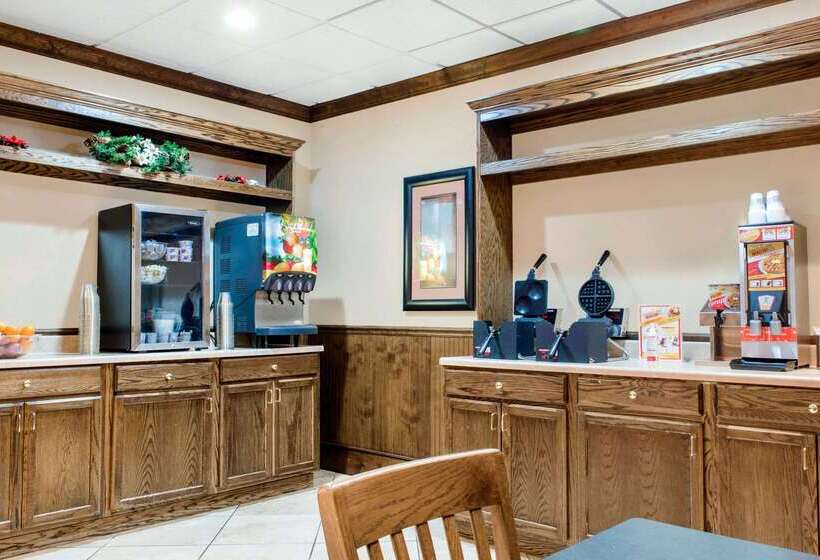 호텔 Quality Inn Dayton Airport