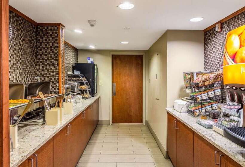 בית מלון כפרי Clarion Inn