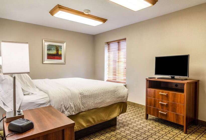 בית מלון כפרי Clarion Inn