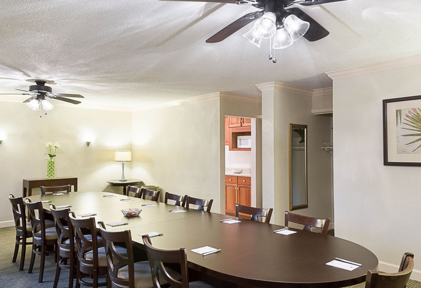 فندق Clarion Inn And Suites Conference Center Covington