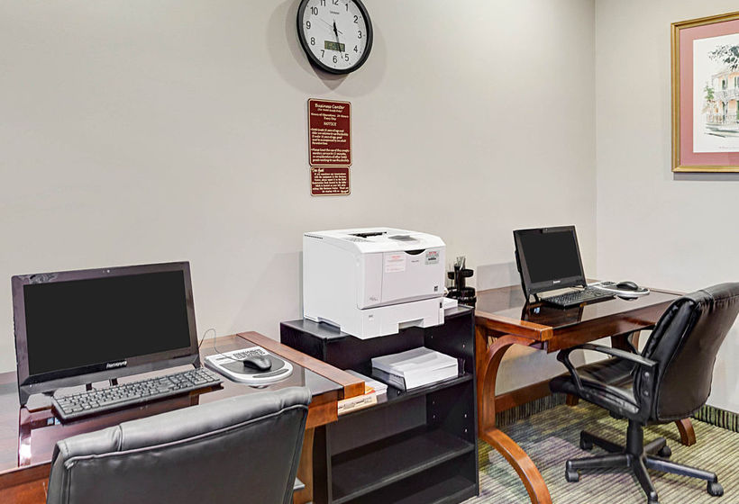 فندق Clarion Inn And Suites Conference Center Covington