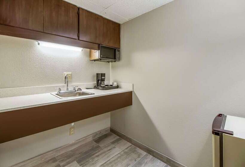 Clarion Hotel Jackson Northwest