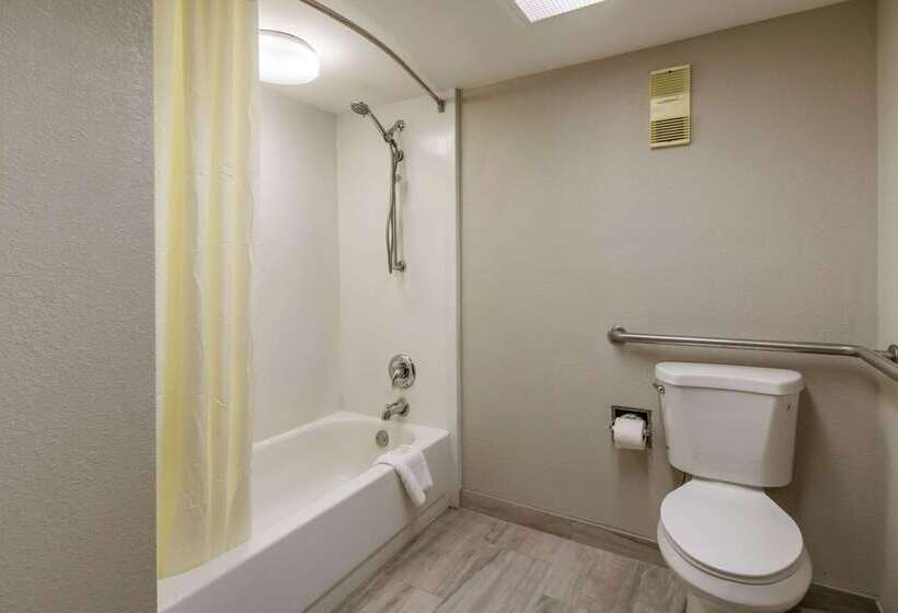 Clarion Hotel Jackson Northwest