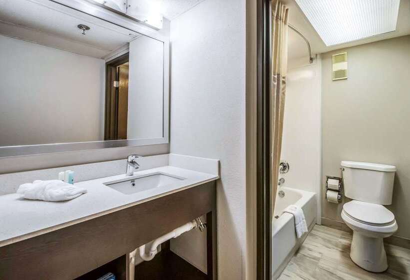 Clarion Hotel Jackson Northwest