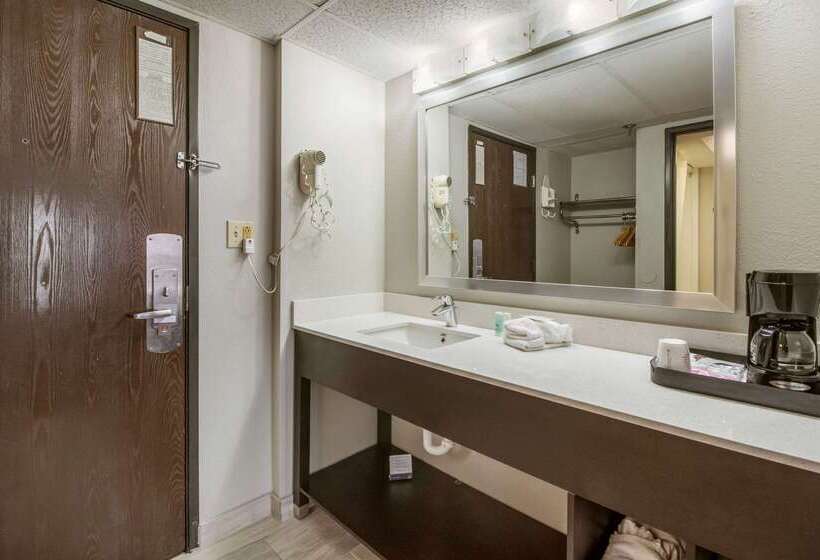 Clarion Hotel Jackson Northwest