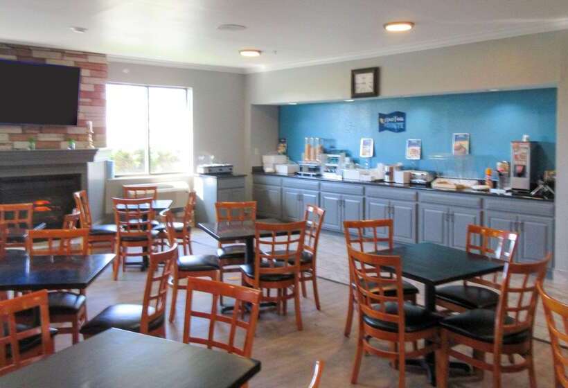 בית מלון כפרי Clarion Pointe Evansville North