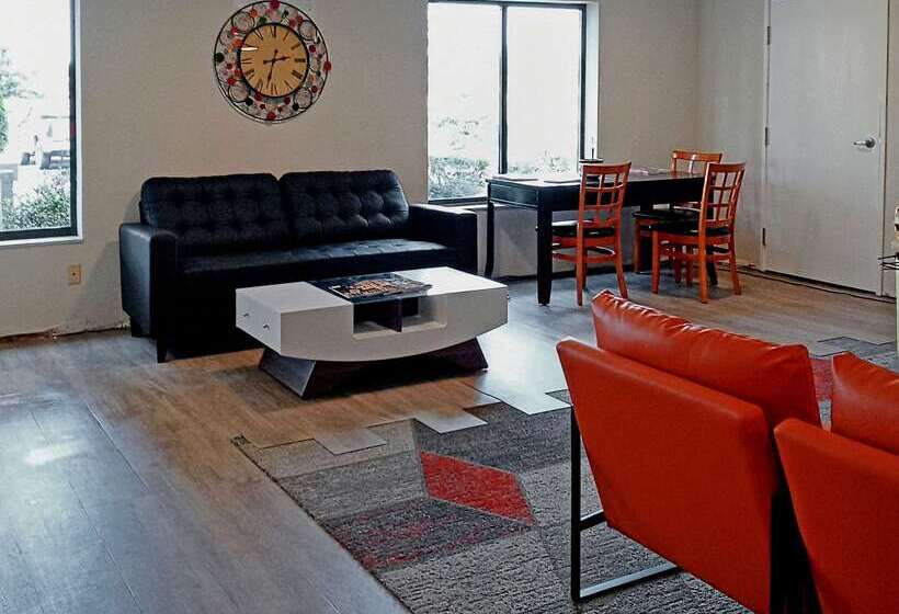 בית מלון כפרי Clarion Pointe Evansville North