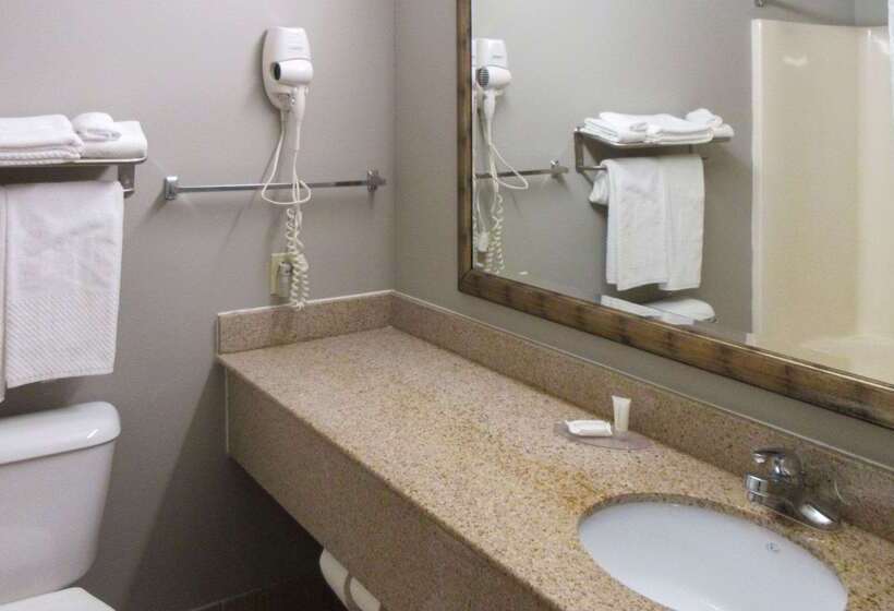 בית מלון כפרי Clarion Pointe Evansville North