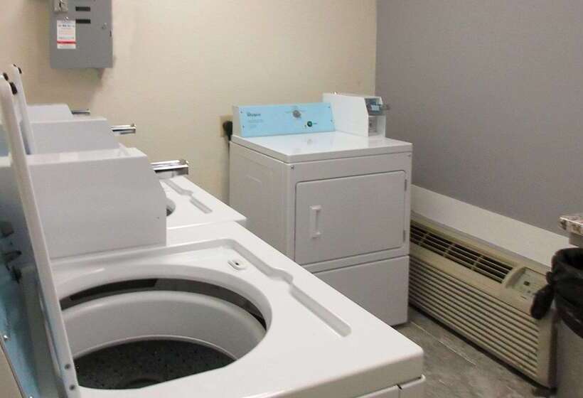 בית מלון כפרי Clarion Pointe Evansville North