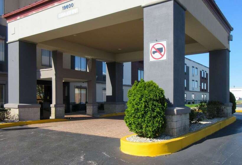בית מלון כפרי Clarion Pointe Evansville North