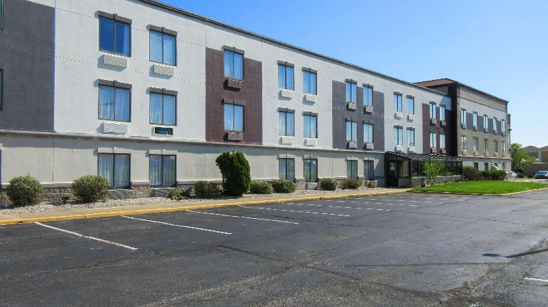 בית מלון כפרי Clarion Pointe Evansville North