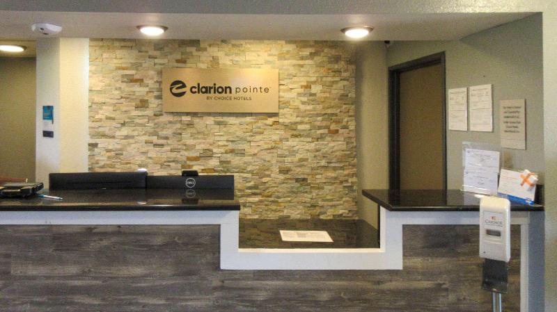 בית מלון כפרי Clarion Pointe Evansville North