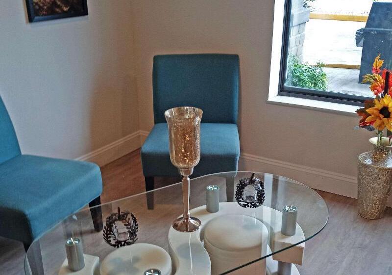 בית מלון כפרי Clarion Pointe Evansville North