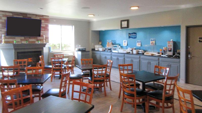 בית מלון כפרי Clarion Pointe Evansville North