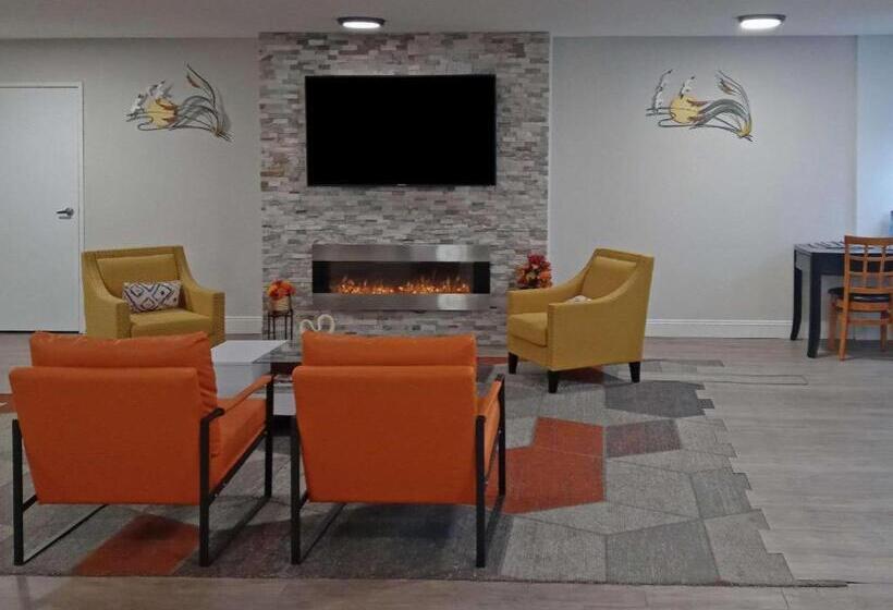 בית מלון כפרי Clarion Pointe Evansville North