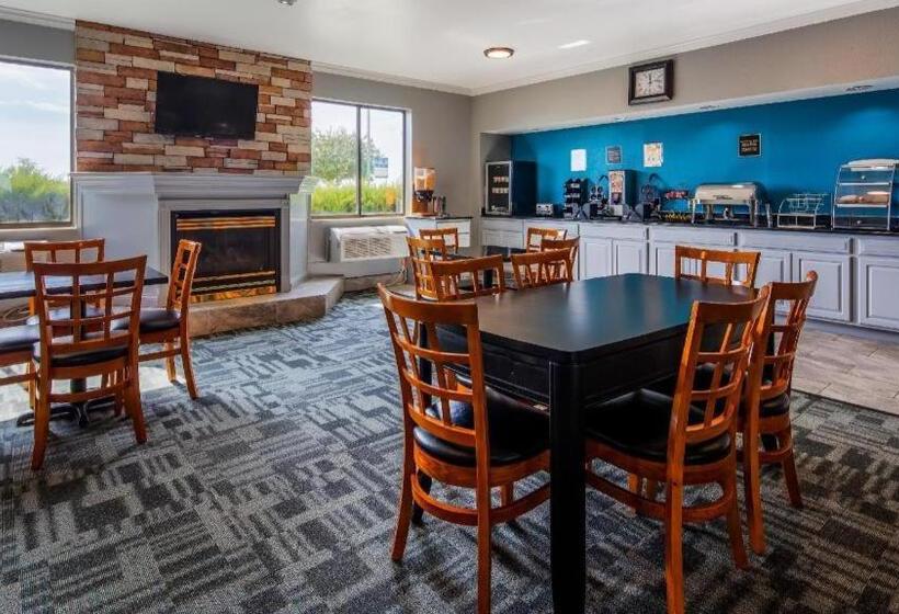 בית מלון כפרי Clarion Pointe Evansville North