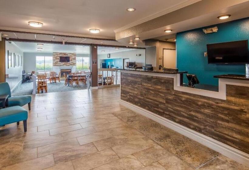 בית מלון כפרי Clarion Pointe Evansville North