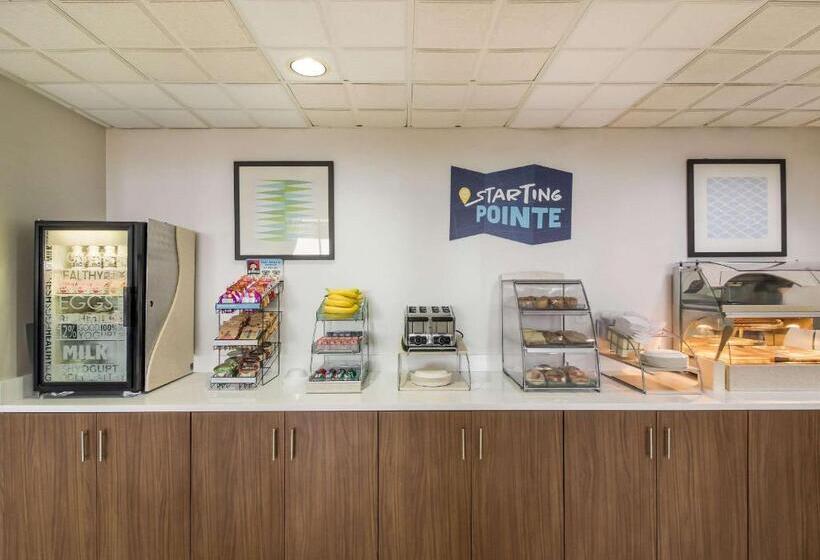 هتل Clarion Pointe New Bern