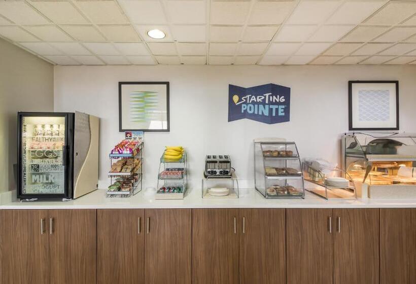 هتل Clarion Pointe New Bern