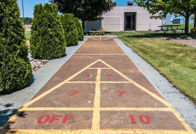 Отель Comfort Inn Ludington Near Us 10