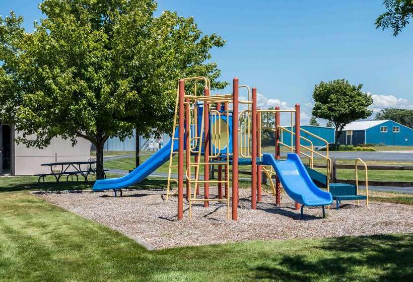 Отель Comfort Inn Ludington Near Us 10