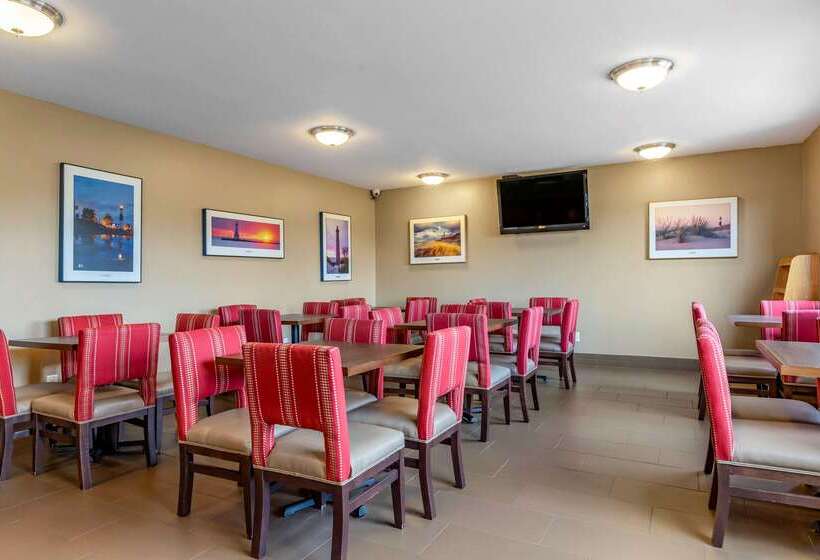 Отель Comfort Inn Ludington Near Us 10