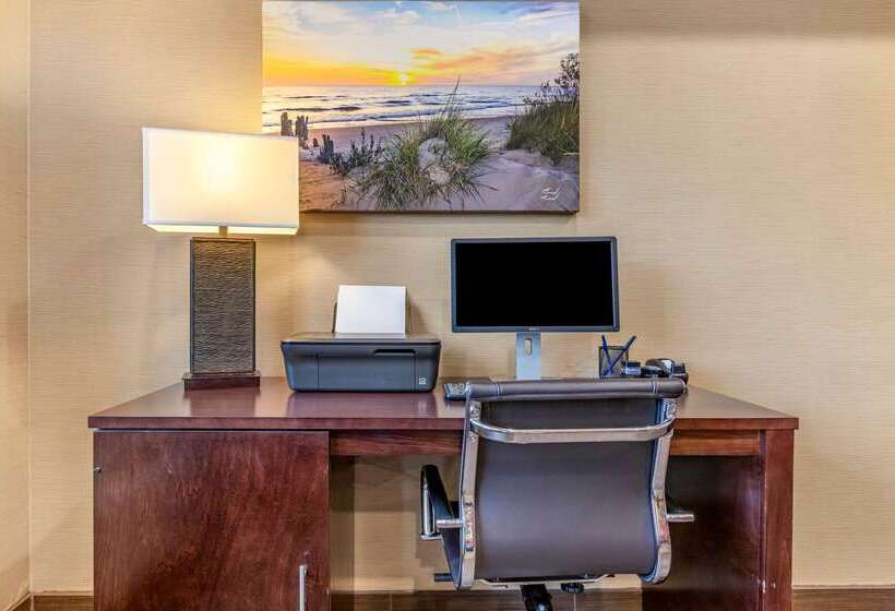 Отель Comfort Inn Ludington Near Us 10