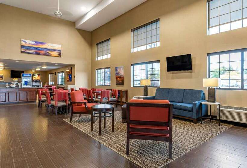 Отель Comfort Inn Ludington Near Us 10