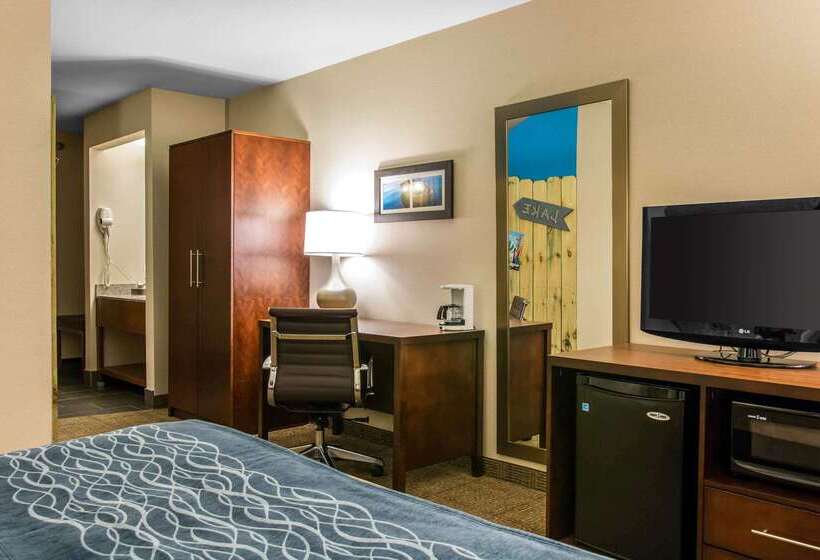 Отель Comfort Inn Ludington Near Us 10