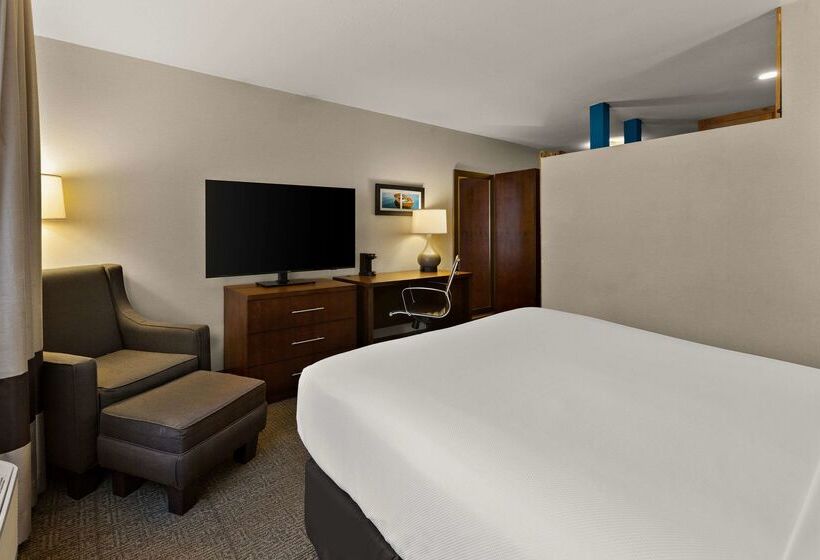 Отель Comfort Inn Ludington Near Us 10