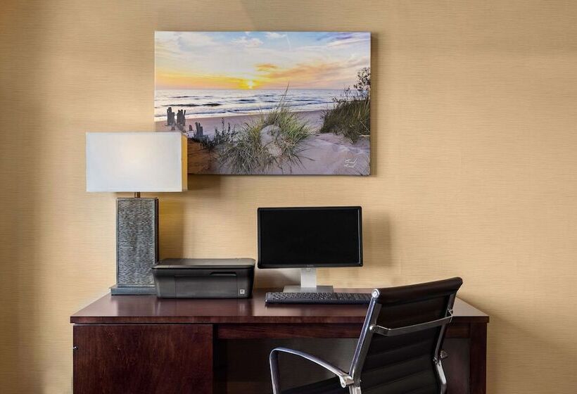 Отель Comfort Inn Ludington Near Us 10