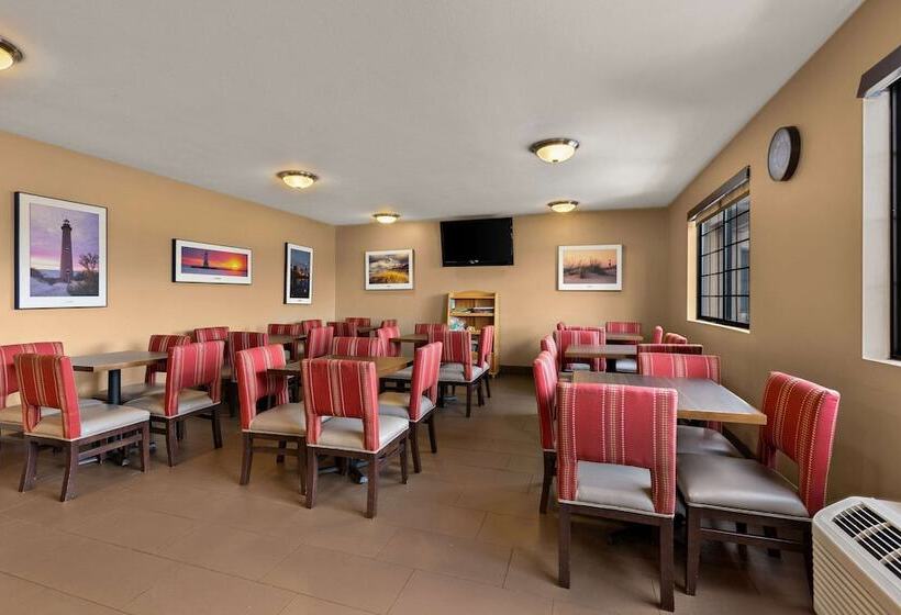 Отель Comfort Inn Ludington Near Us 10