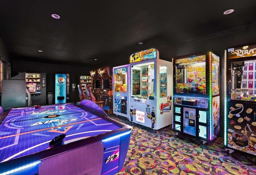 Отель Comfort Inn Ludington Near Us 10