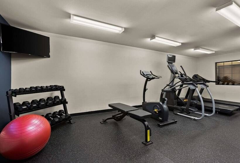 Отель Comfort Inn Ludington Near Us 10