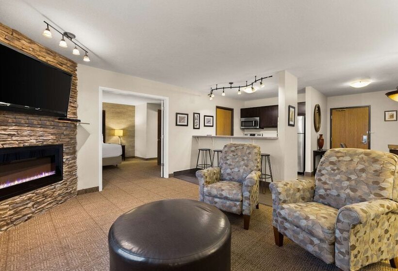 Отель Comfort Inn Ludington Near Us 10