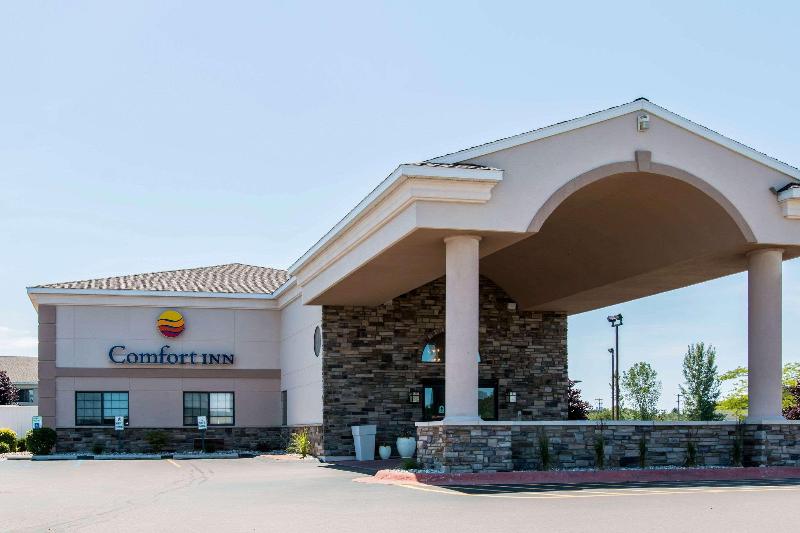 Отель Comfort Inn Ludington Near Us 10