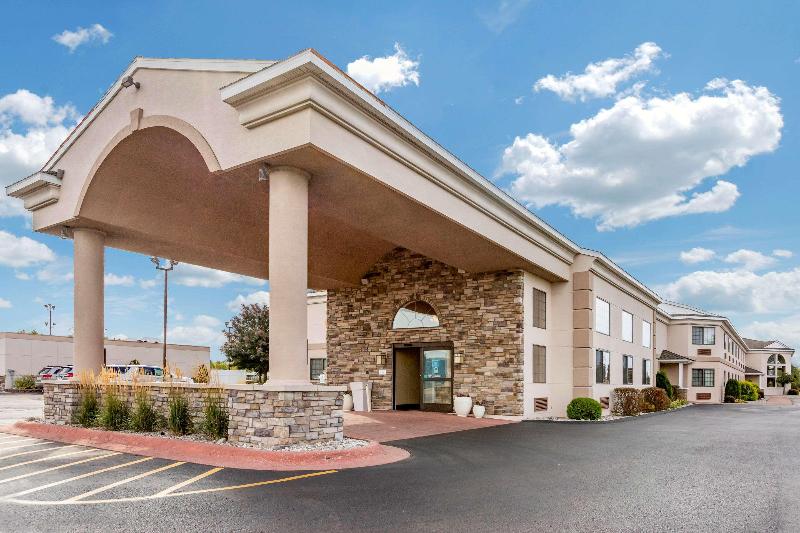 Отель Comfort Inn Ludington Near Us 10