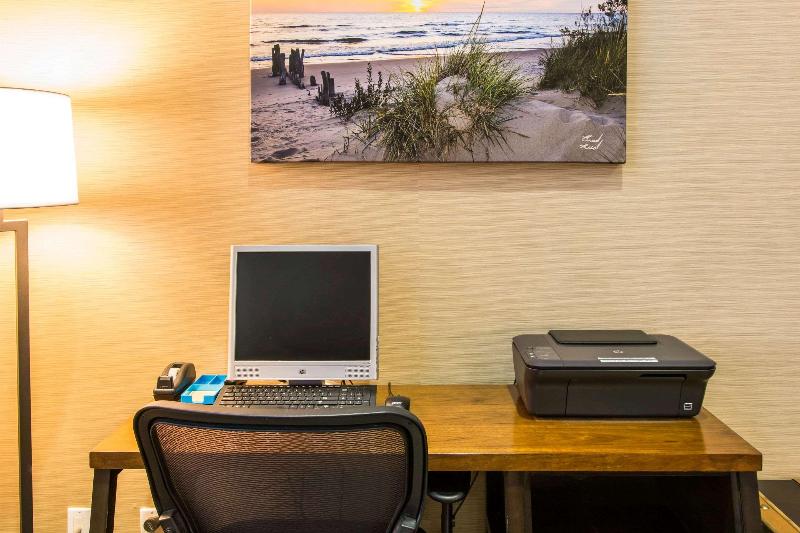 Отель Comfort Inn Ludington Near Us 10